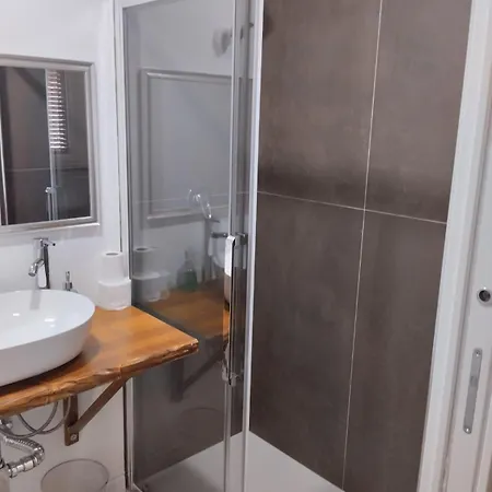 Domo Ulleri Guest house *