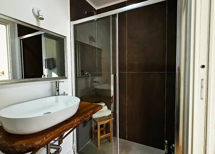 Domo Ulleri ゲストハウス 3*